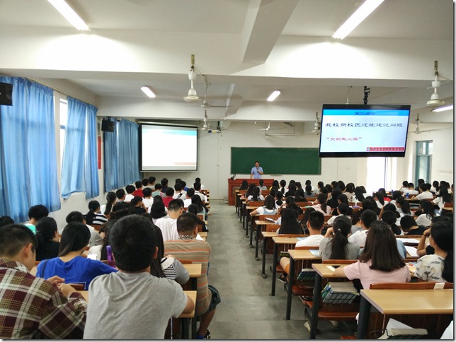 吴志雄老师介绍学校发展情况