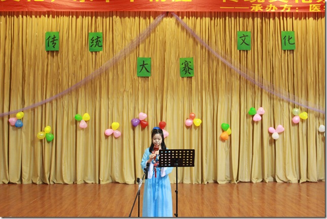 嘉宾葫芦丝表演